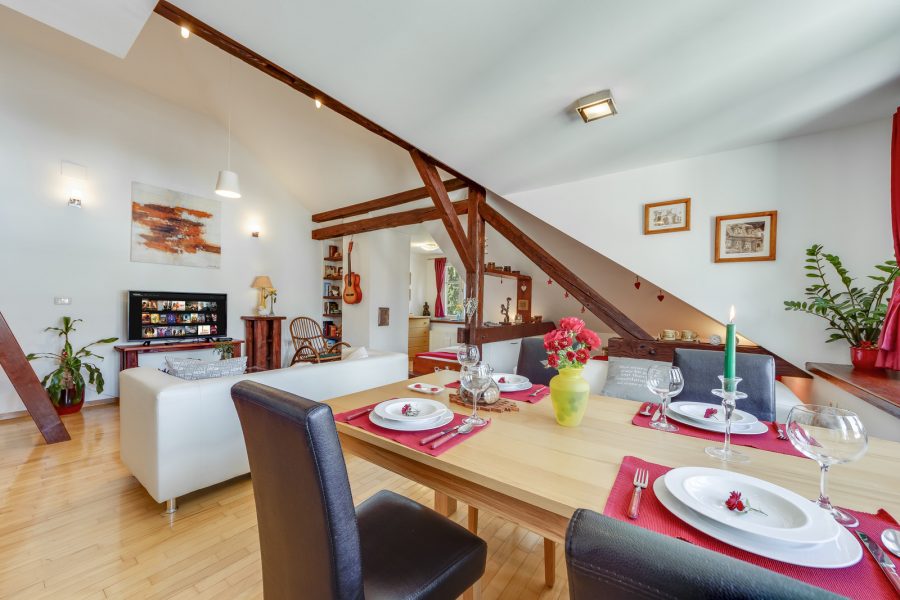 An entire family can be seated at this beautiful dining table.